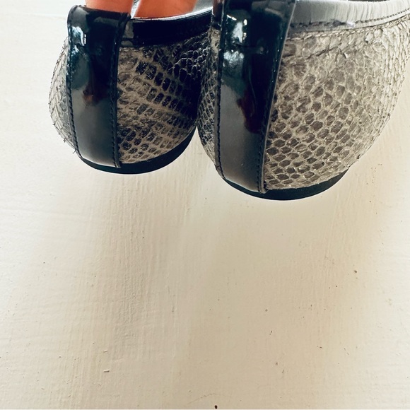 Tory Burch black snake print ballerinas size 6M - Picture 6 of 11